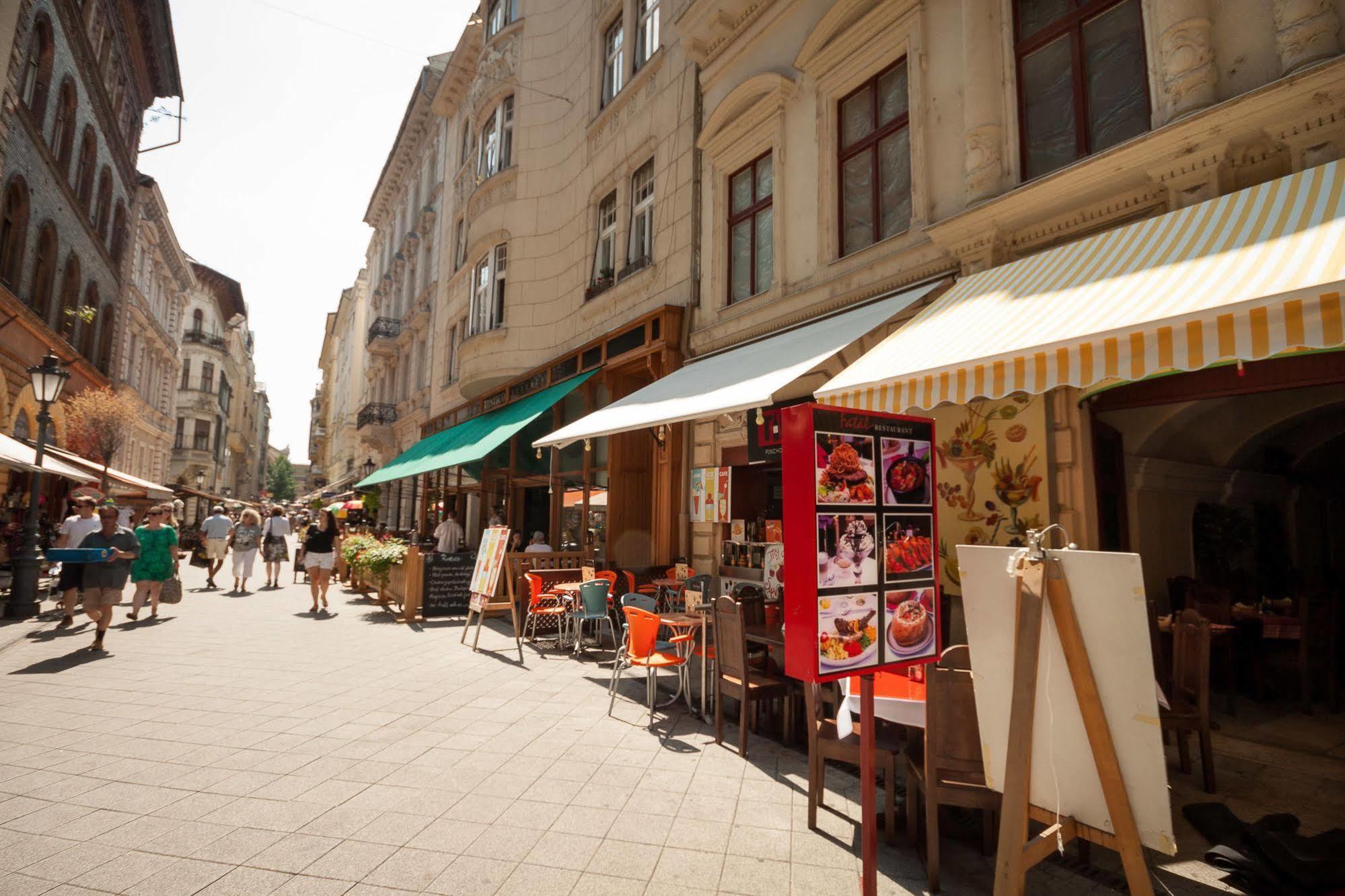 Grand Boulevard Apartments Budapest Exteriör bild